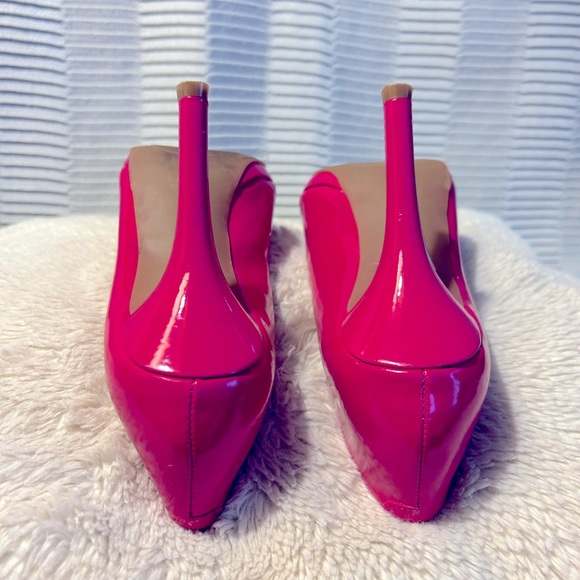 Hot pink patent leather BCBG stilleto heels. - Picture 4 of 4